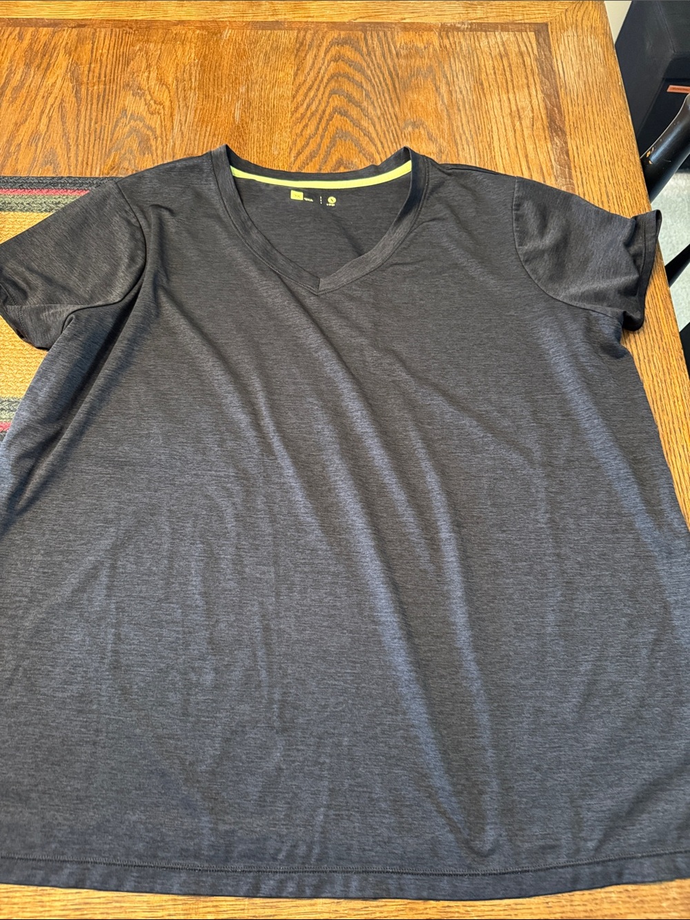 Xersion Black V-Neck Short Sleeve Tee